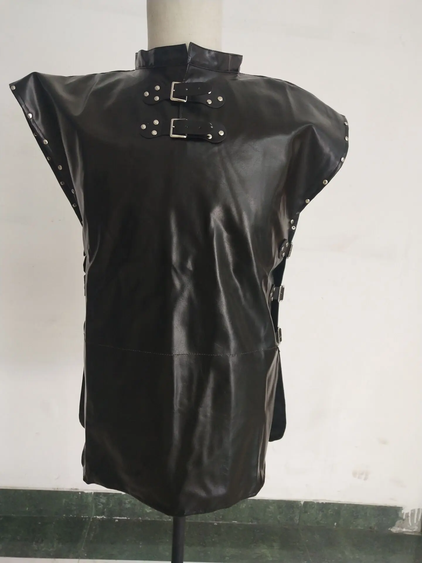 JON COSTUME 9.jpg