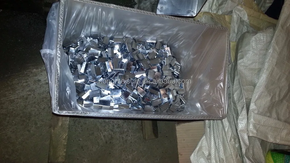 Galvanized metal clip for steel strapping band