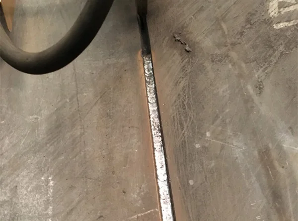 Magnetic rail welding carriage