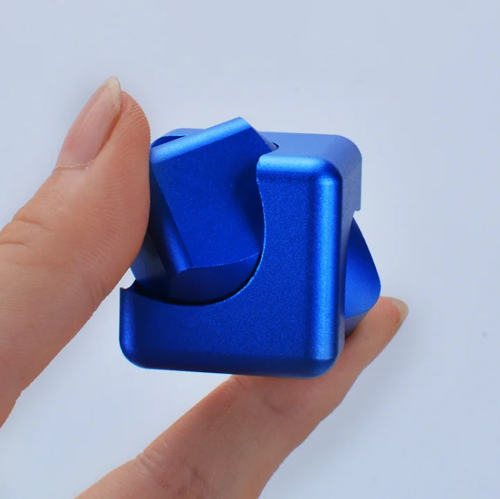 cube hand spinner