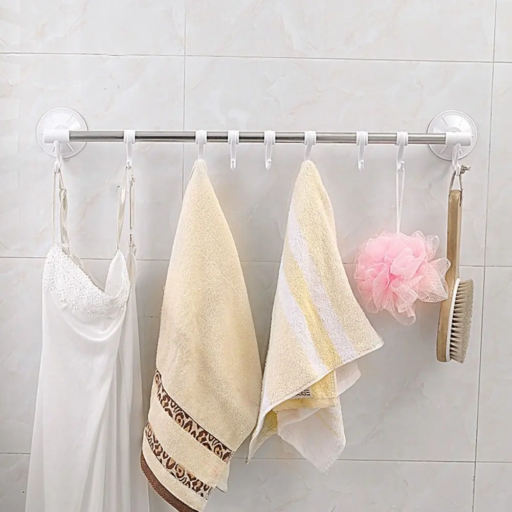 Ванна полотенце картина. Крючки для полотенец. Крючки для полотенец в ванную. Вешалка для мочалок в ванную комнату. Полотенца в ванной комнате.