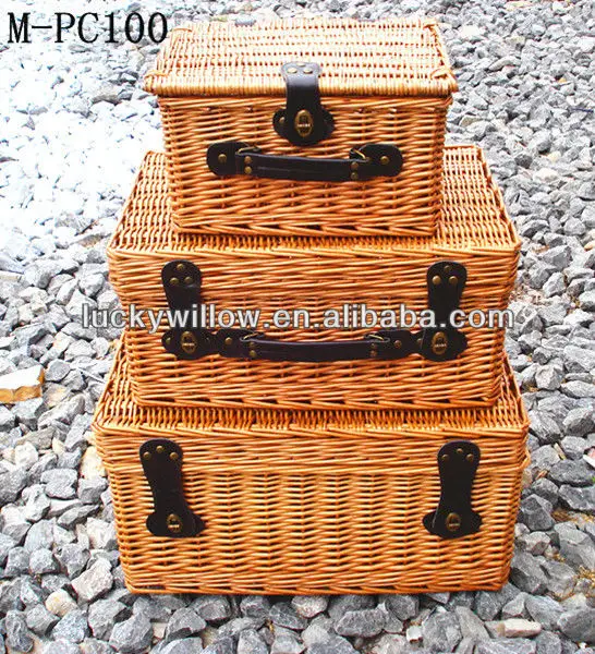 White Wicker Wedding Picnic Basket / Hamper With Cutlery And Lid For 4