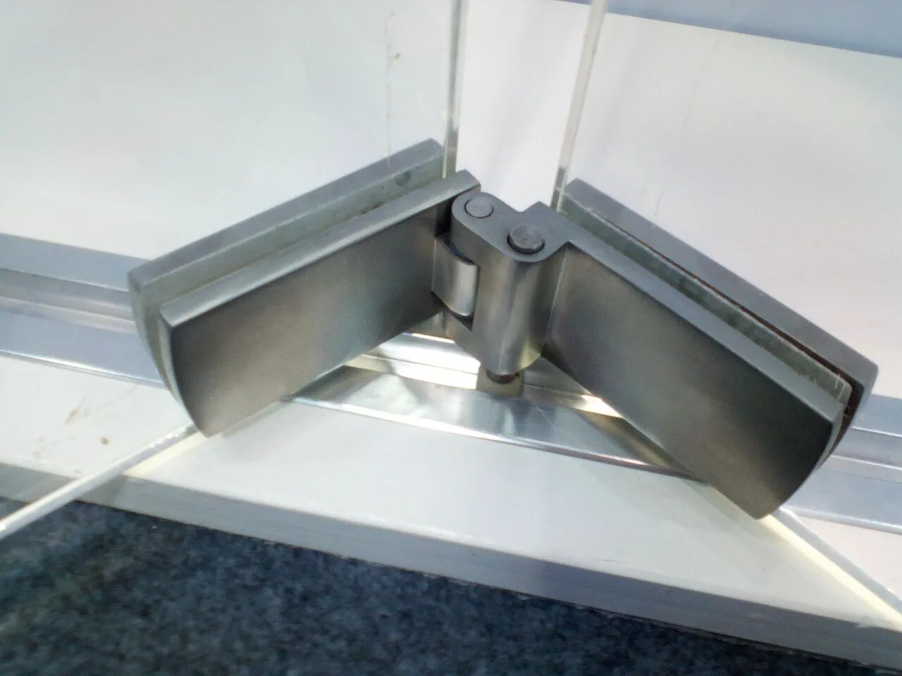 Stainless Steel Glass Folding Door Fitting Or Glass Door Accessories