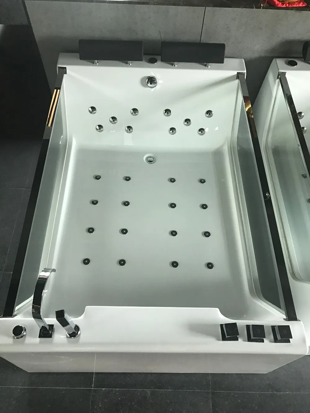 Woma Q413 Indoor Freestanding Massage Bathtub Whirlpool Fiberglass Tubs