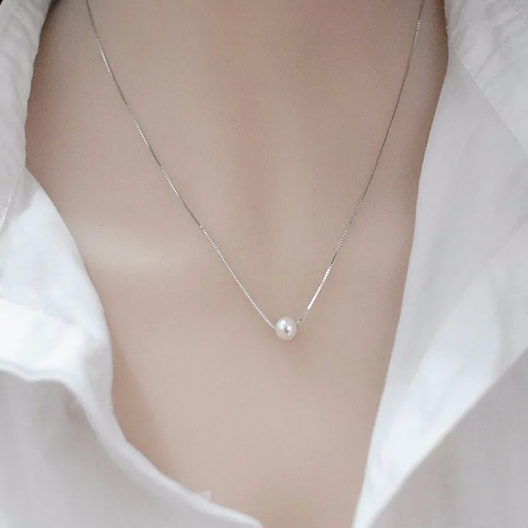 simple silver necklace with pendant