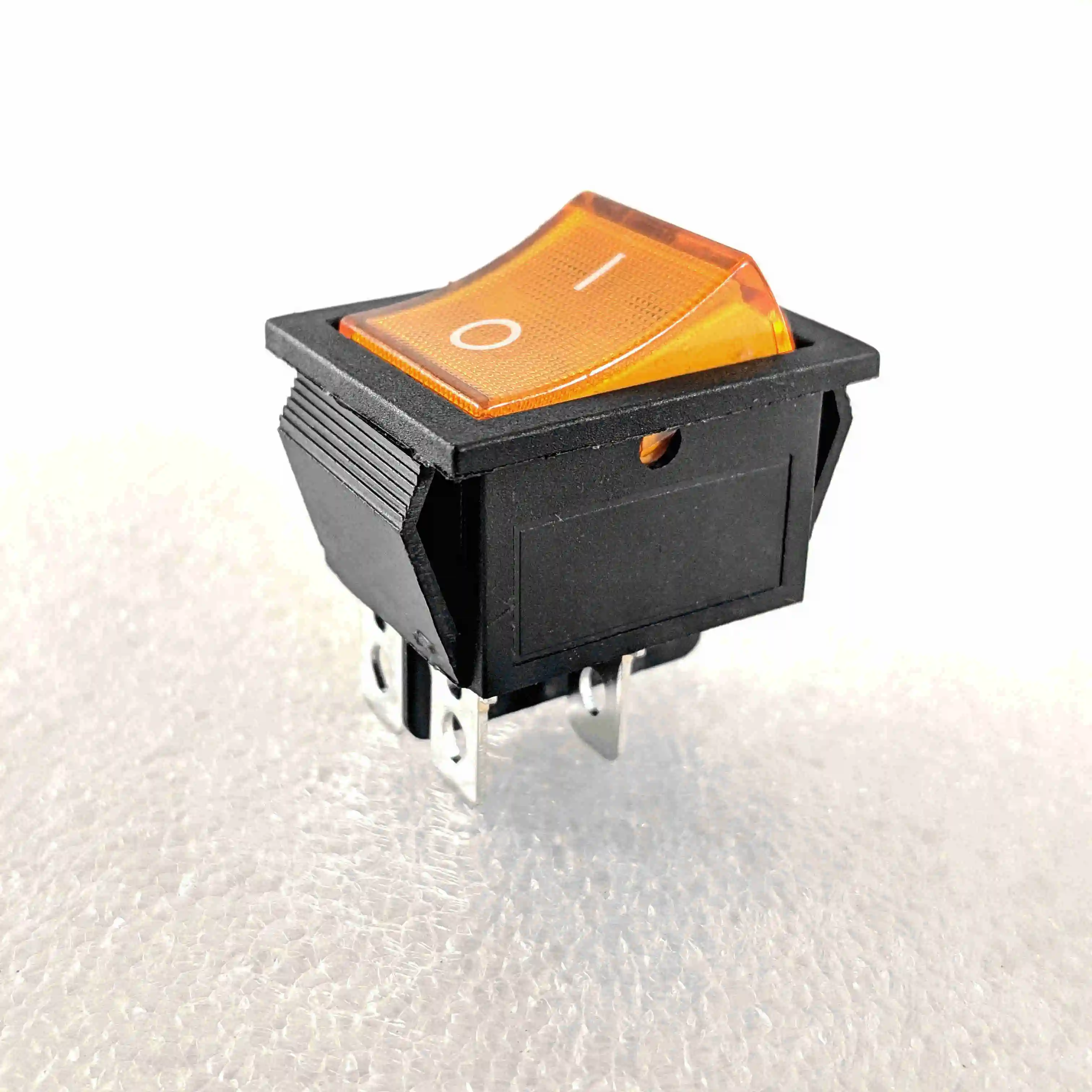 带发光摇杆开关的 on-off 4 pins 翘板开关