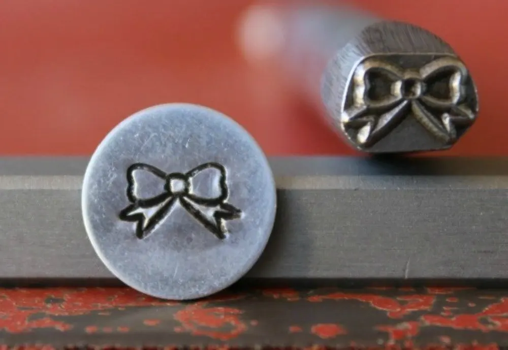 Металлические марки. Красивый штамп по металлу. Настенная штамповка. Почтовые марки. Швеллер №10.