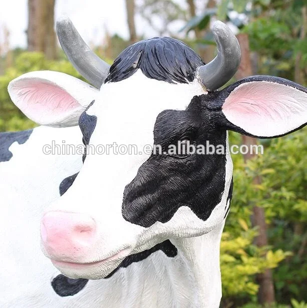 Life Size Outdoor Decoration Farm Animals Fiberglass Cow Sculpture Nt