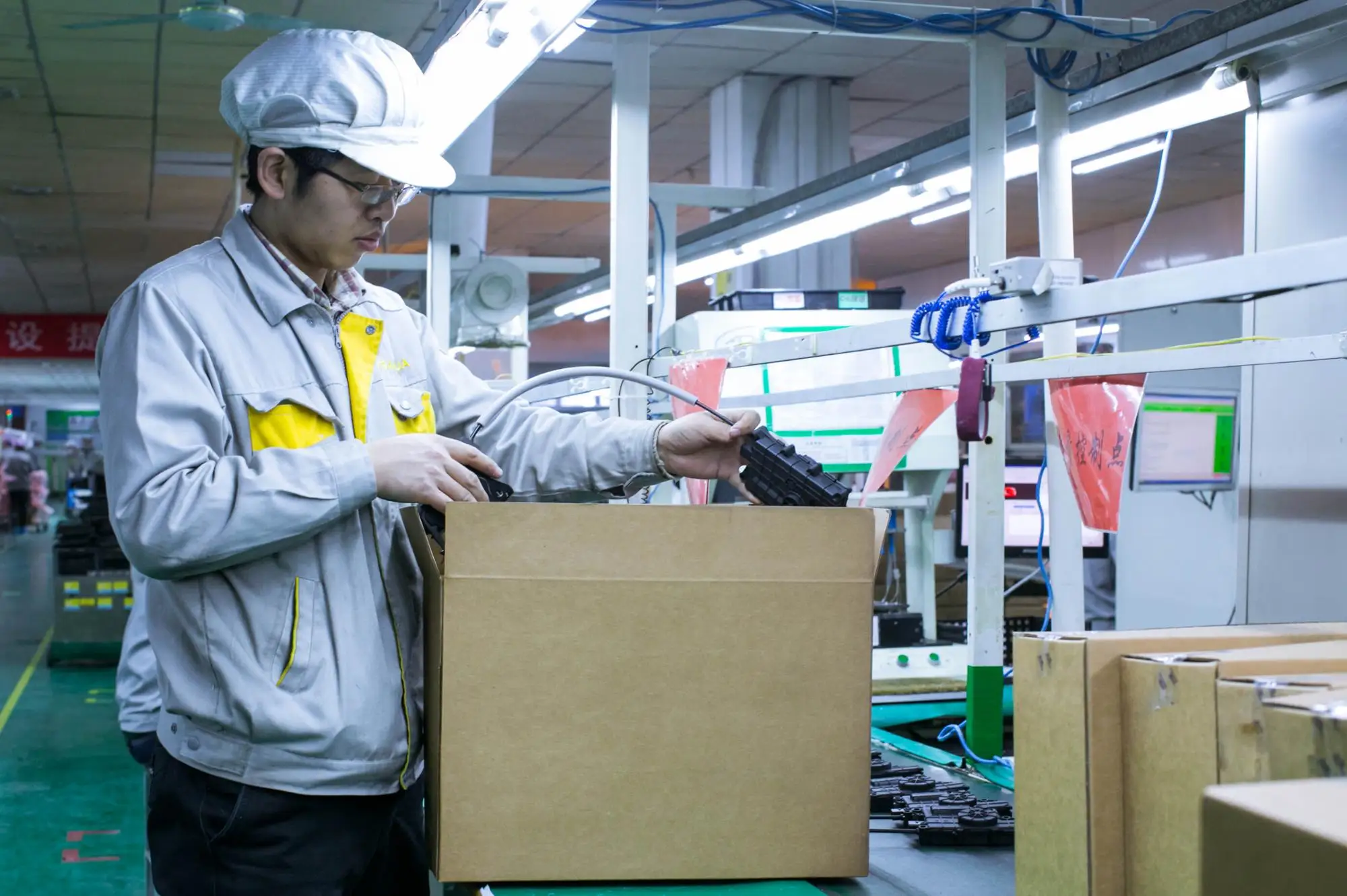 Electric suction door