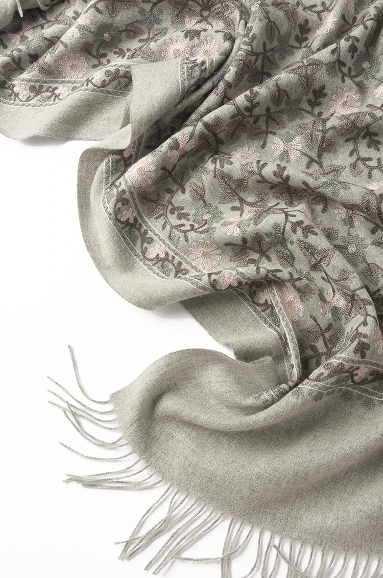 New Arrival Lady Paisley Embroidered Indian Pure Wool Shawls with Tassels