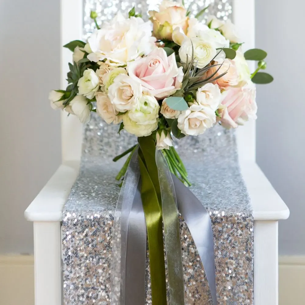 Table runner silver_.jpg