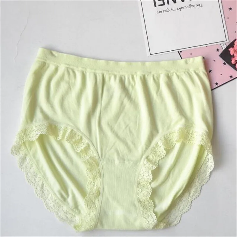 Young Lady Brief Soft Pure Cotton Underwear with Laces