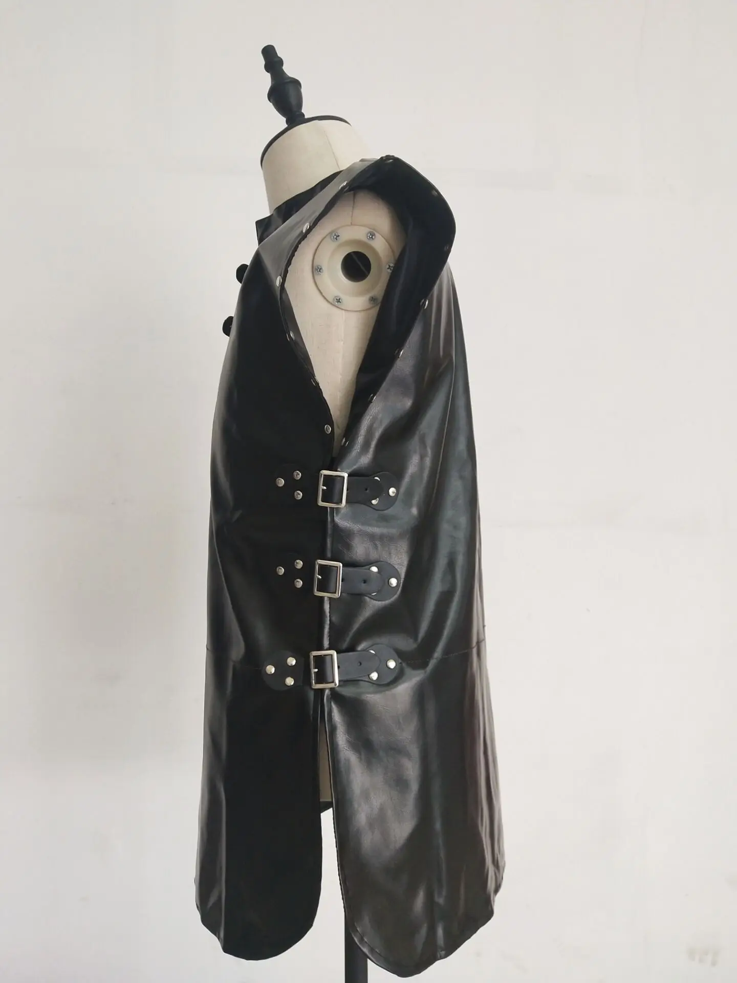 JON COSTUME 8.jpg