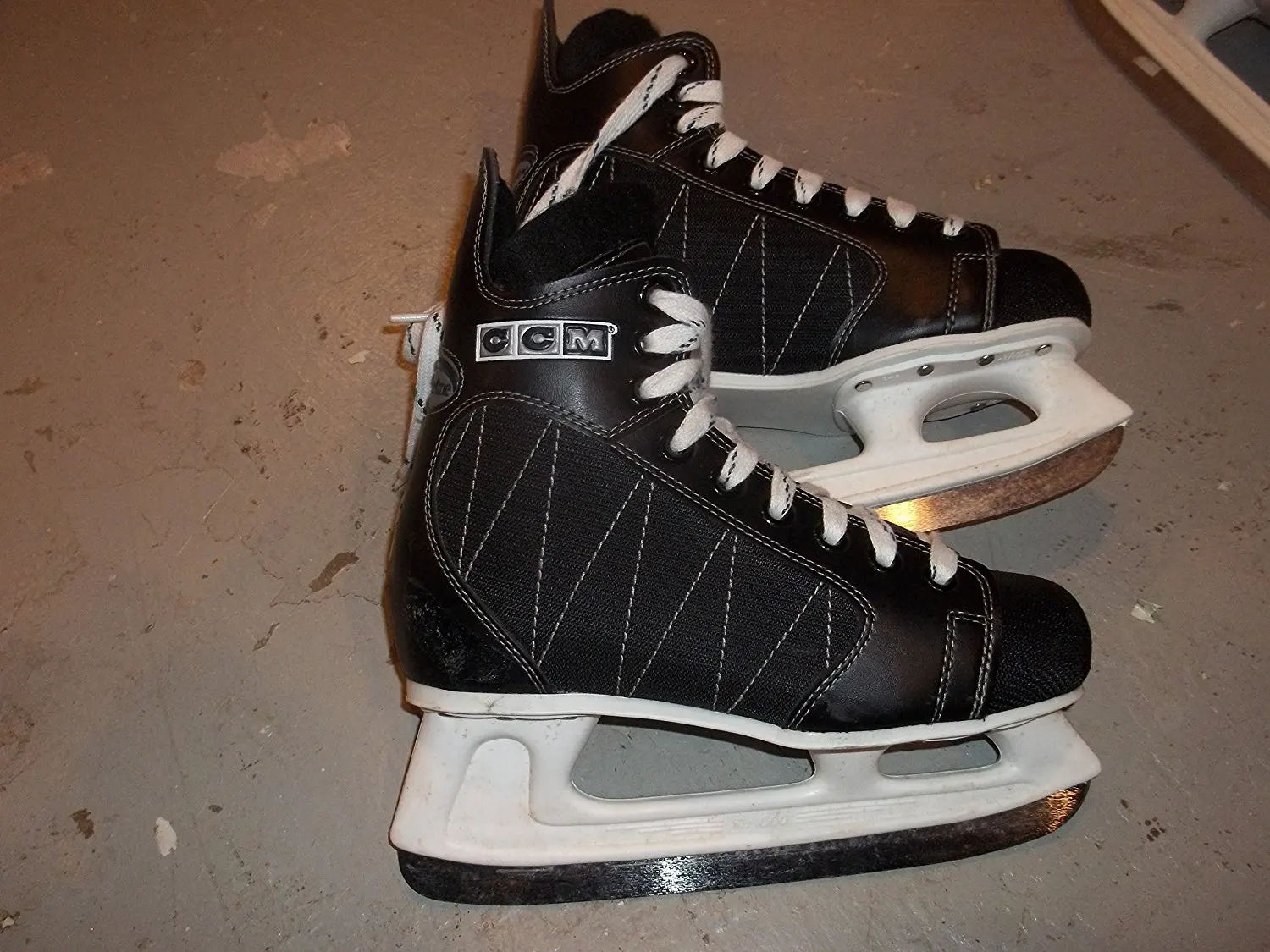 ccm tyke skate