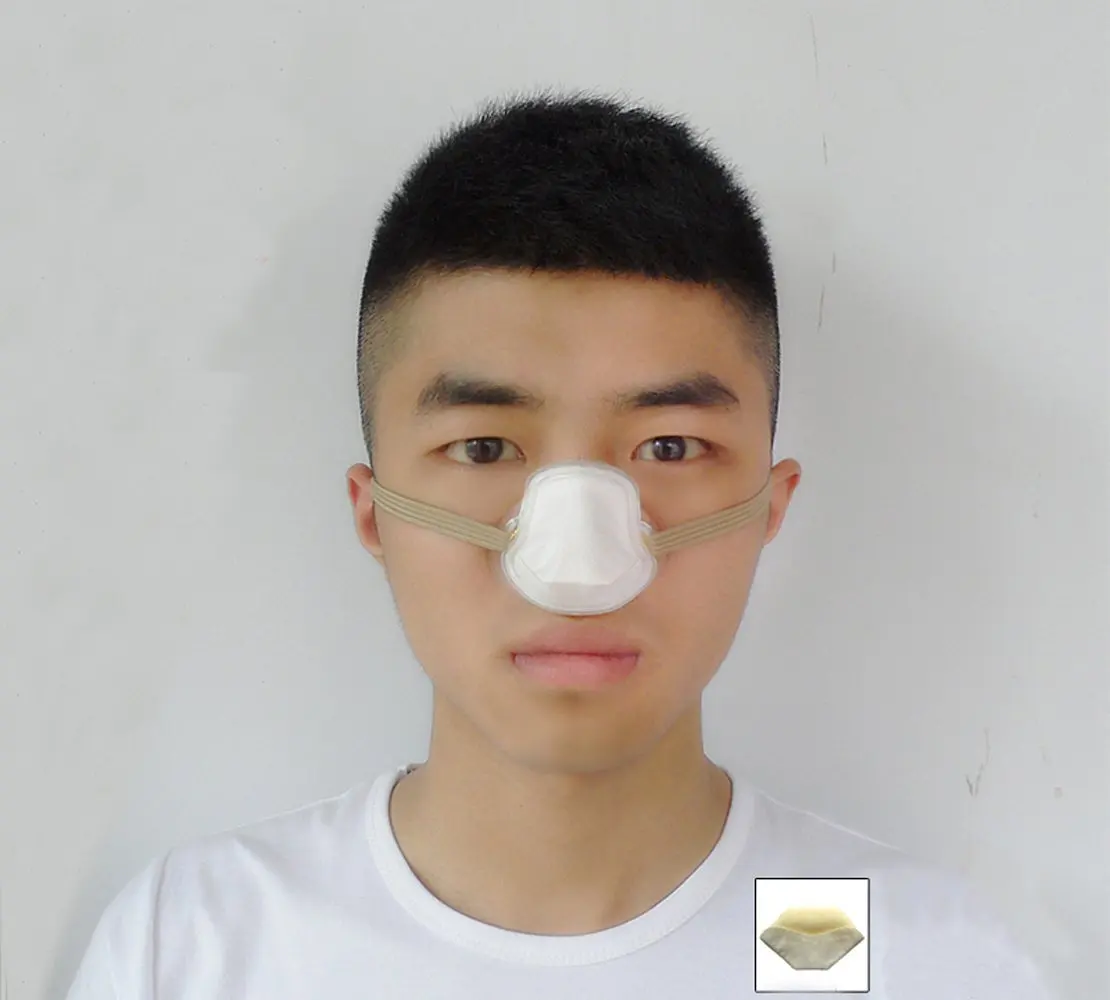 Маска на нос в домашних условиях. Маска для носа. Защитная маска для носа. Маска для перелома носа. Маска защитная после операции на нос.