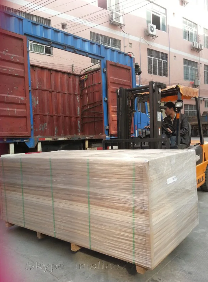 UV board and acrylic board wooden pallet packing.jpg