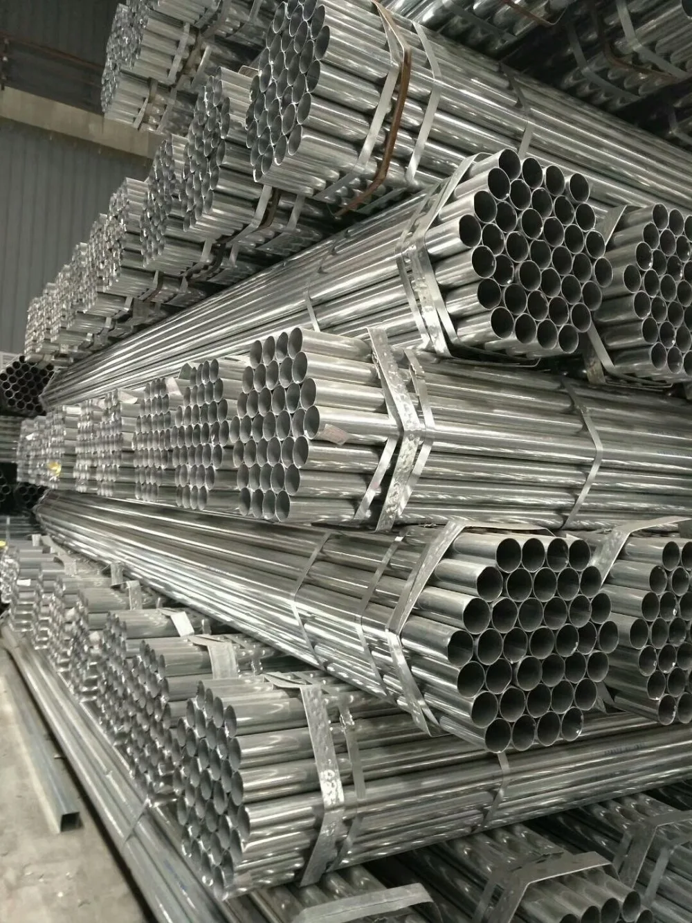 Tubería De Acero De Hierro Galvanizado Por Inmersión En Caliente Para