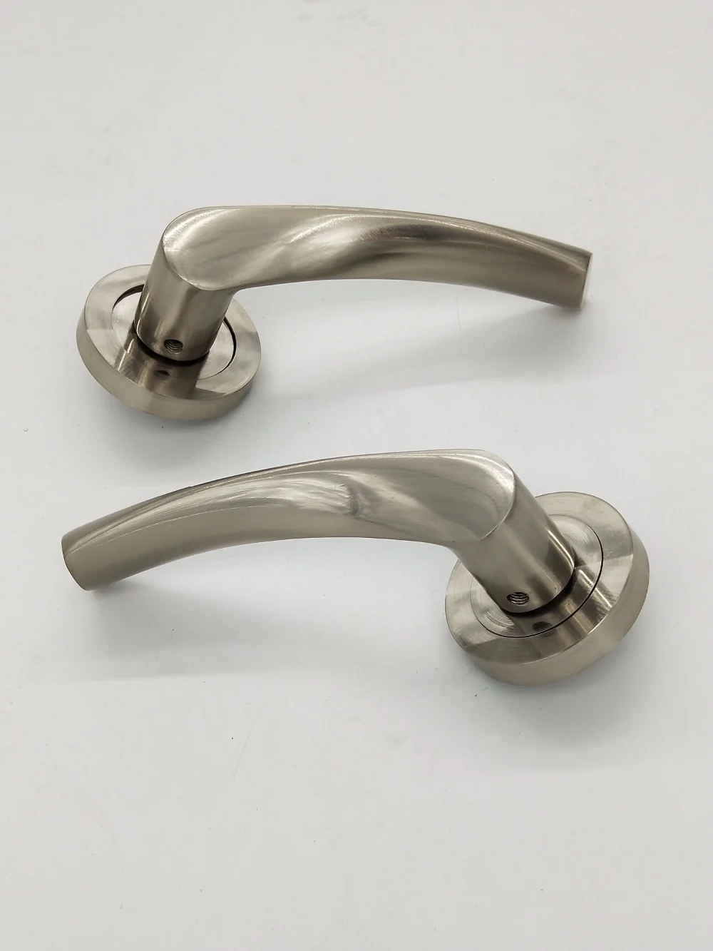 热式圆形玫瑰花杠杆门把手铝合金门把手锌合金手柄质量好