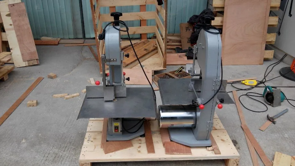 带锯片的小带锯机