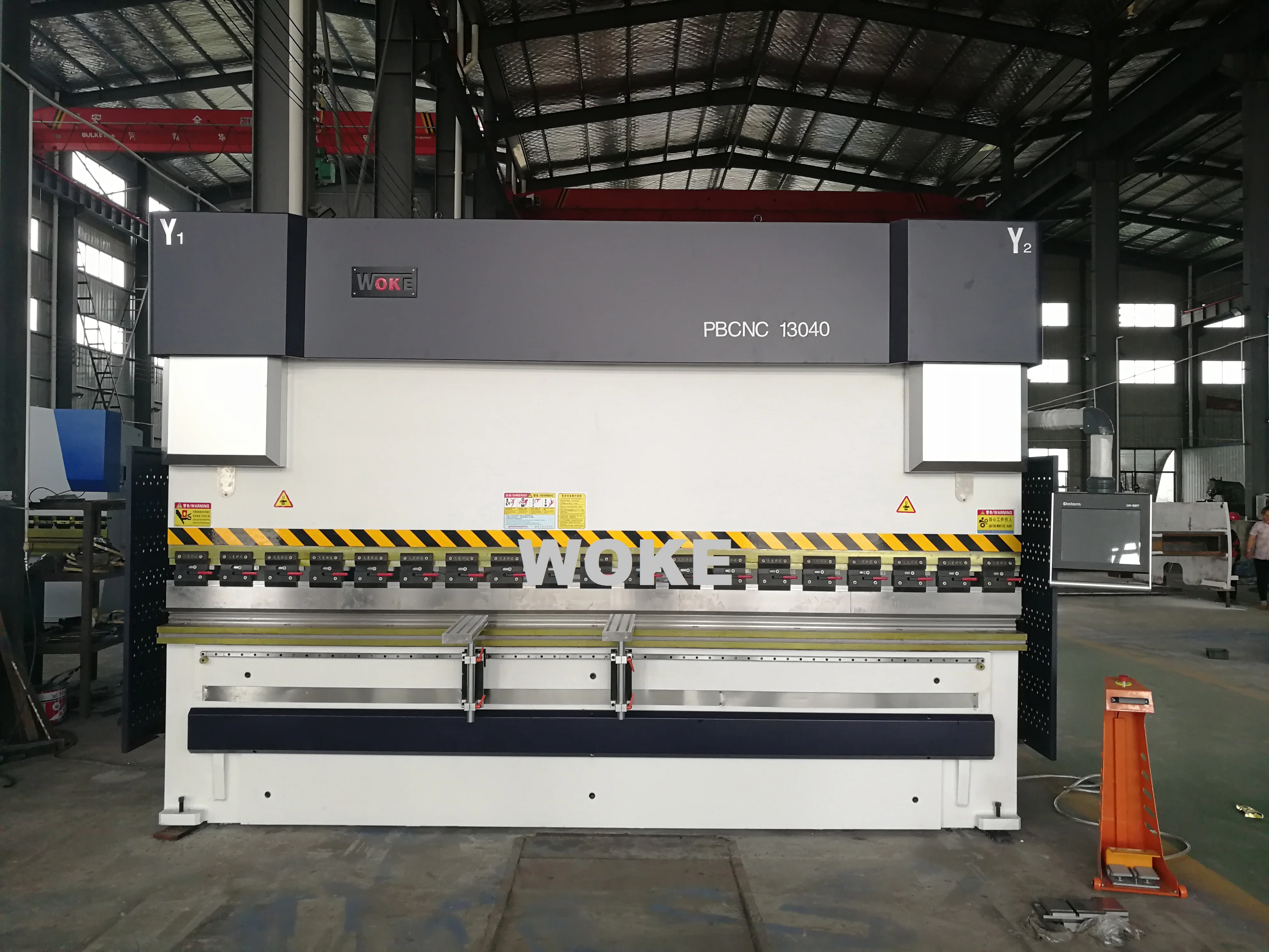 Cnc Electrichydraulic Synchronized Press Brake We67k Delem Control