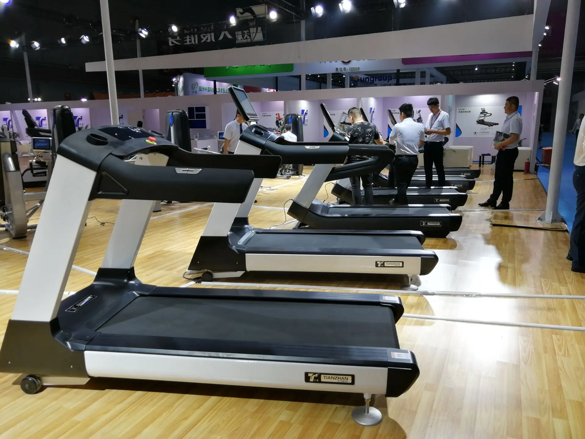 new design treadmill (2).jpg