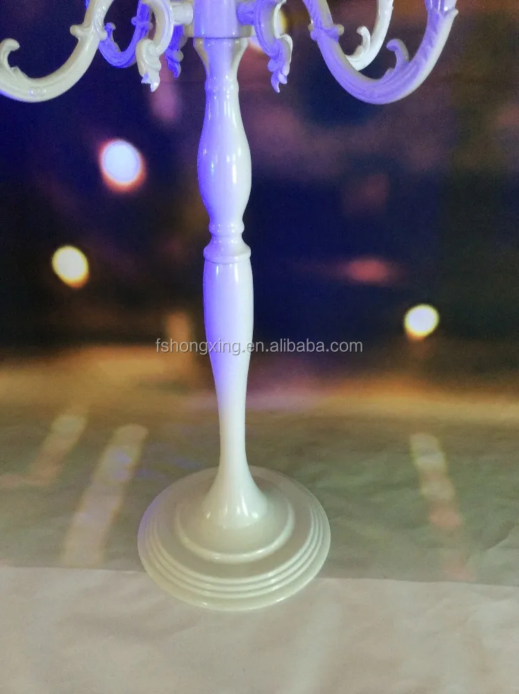 Elegante al por mayor 9 armas blanco color de la fundición de ... Elegantes decoración Candelabros