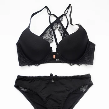 black lace bra and panty set