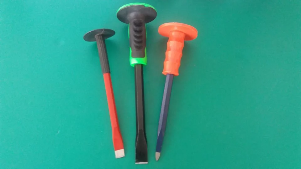 good quality of cold chisel with rubber handle 8"*16 -043