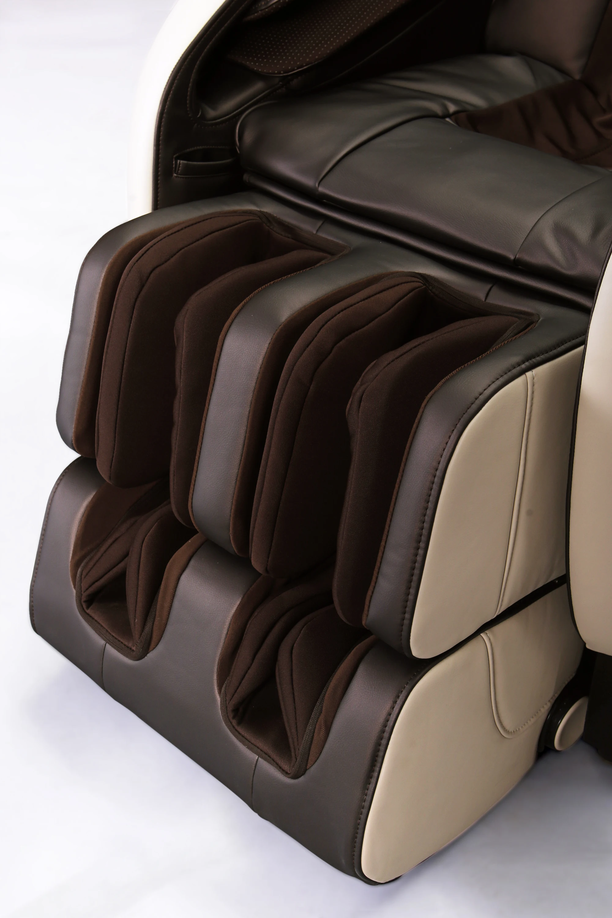 Zero Space Sliding Forward Massage Chair Rk1901b1 With Rollers In