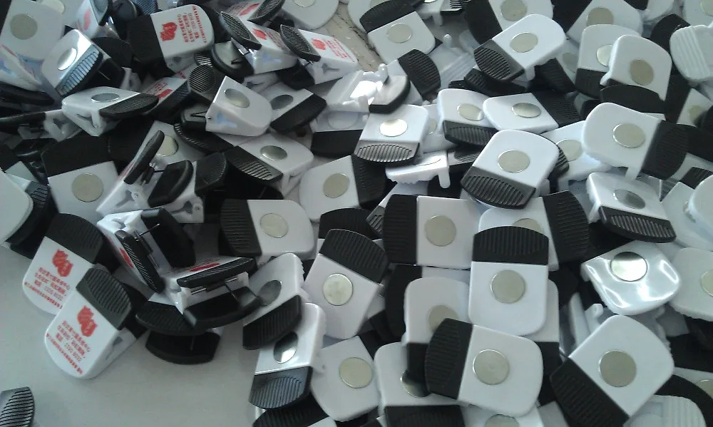 Promotional Custom Plastic Clip Logo With Super Power