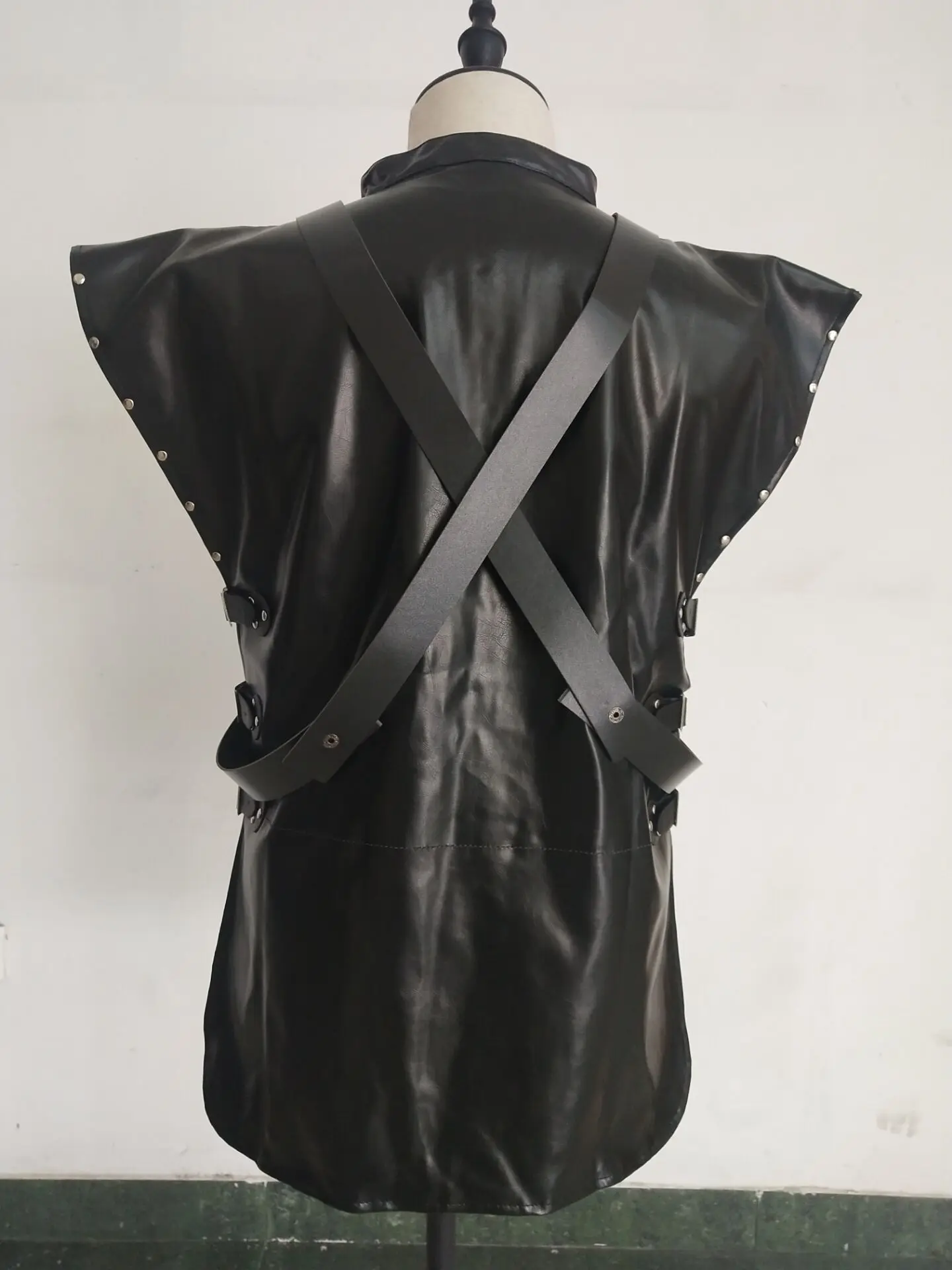 JON COSTUME 5.jpg