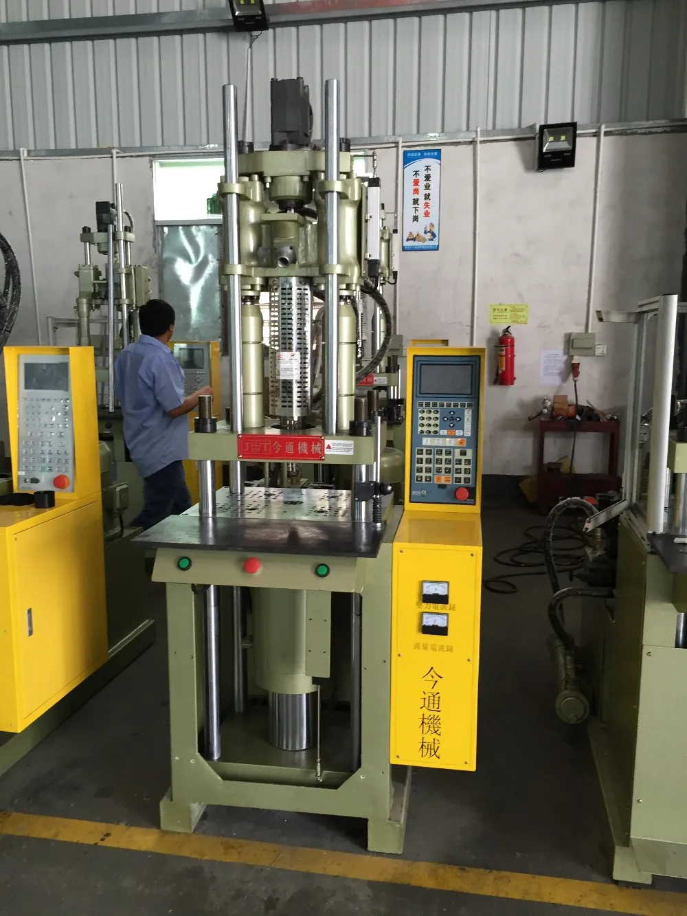 Small Plastic Injection Molding Machine Price