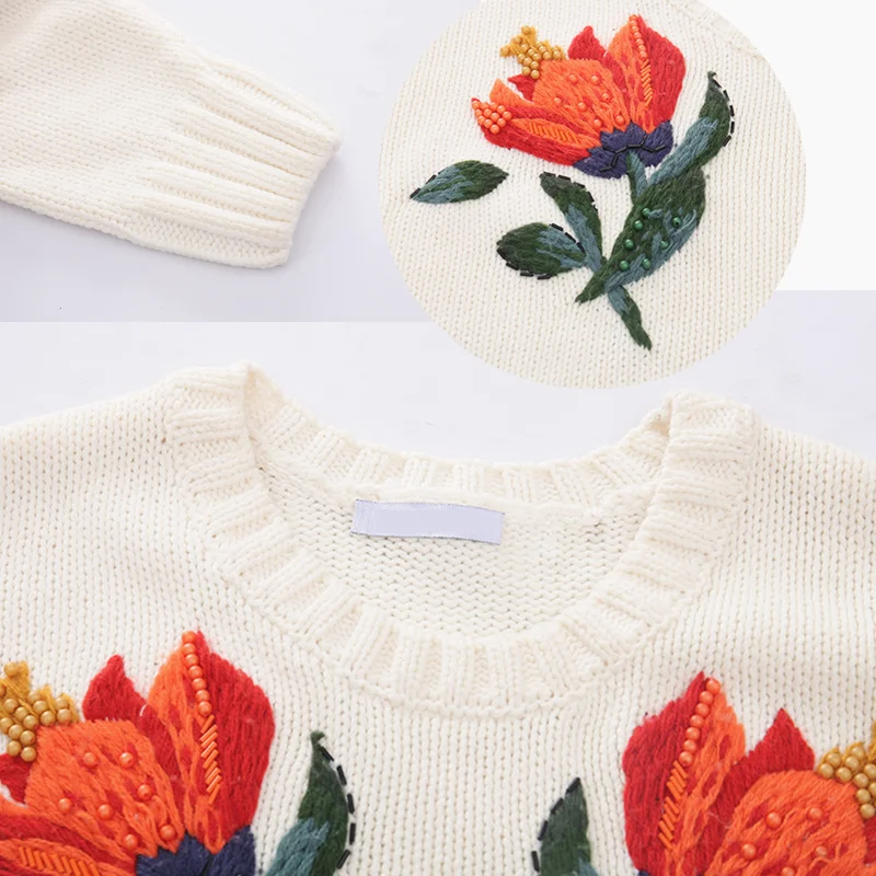 与棉混合 tarn 的成分,这件毛衣柔软的手感 * 手工刺绣图案使这件毛衣