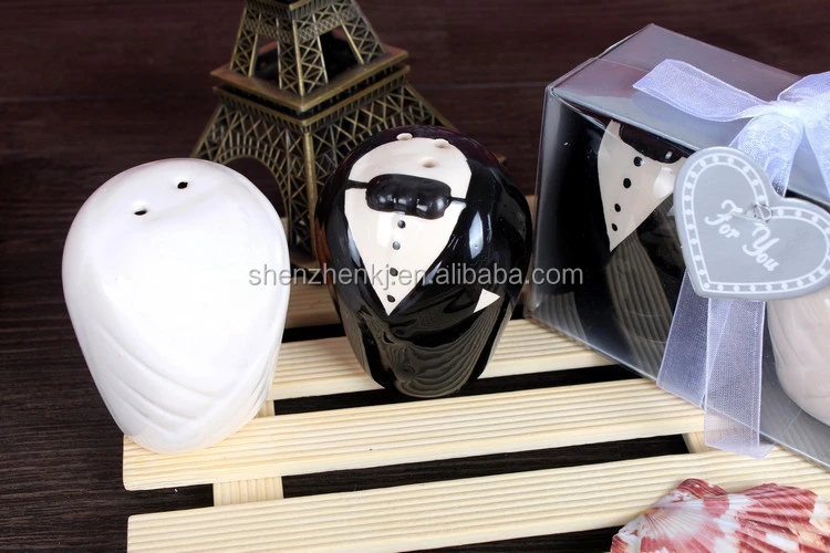 Creative Bride And Groom Ceramic Salt And Pepper Spice Jar Wedding Party Favors And Gift For
