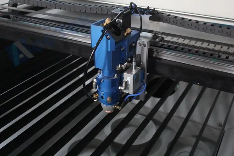 laser cutting machine