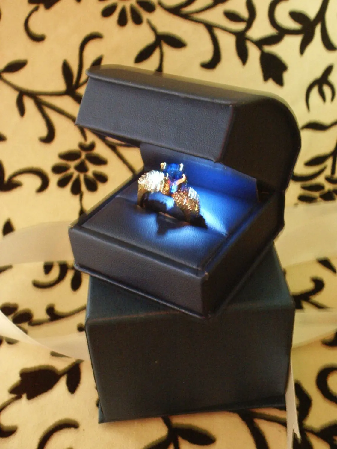 illuminated ring box