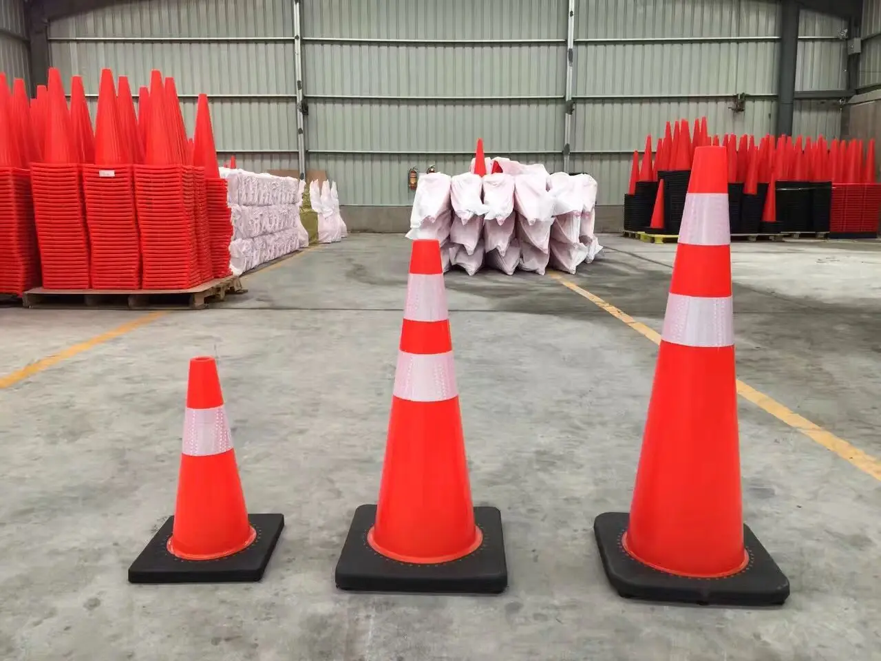 30/45/70/75/90cm Flexible Pvc Traffic Cone Uesd Safety Cones With Black
