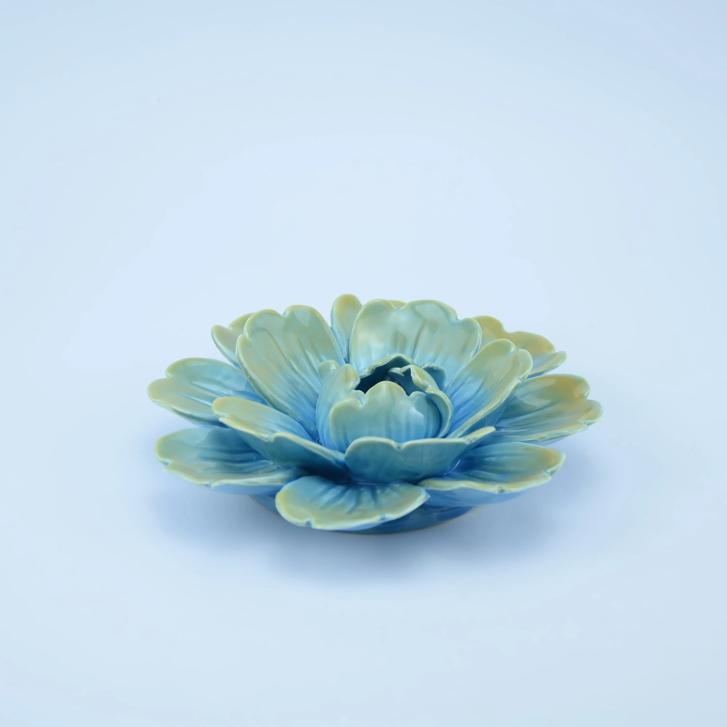 Lotus Flower Shaped Candle Holder Ceramic Tea Light Holder For Table