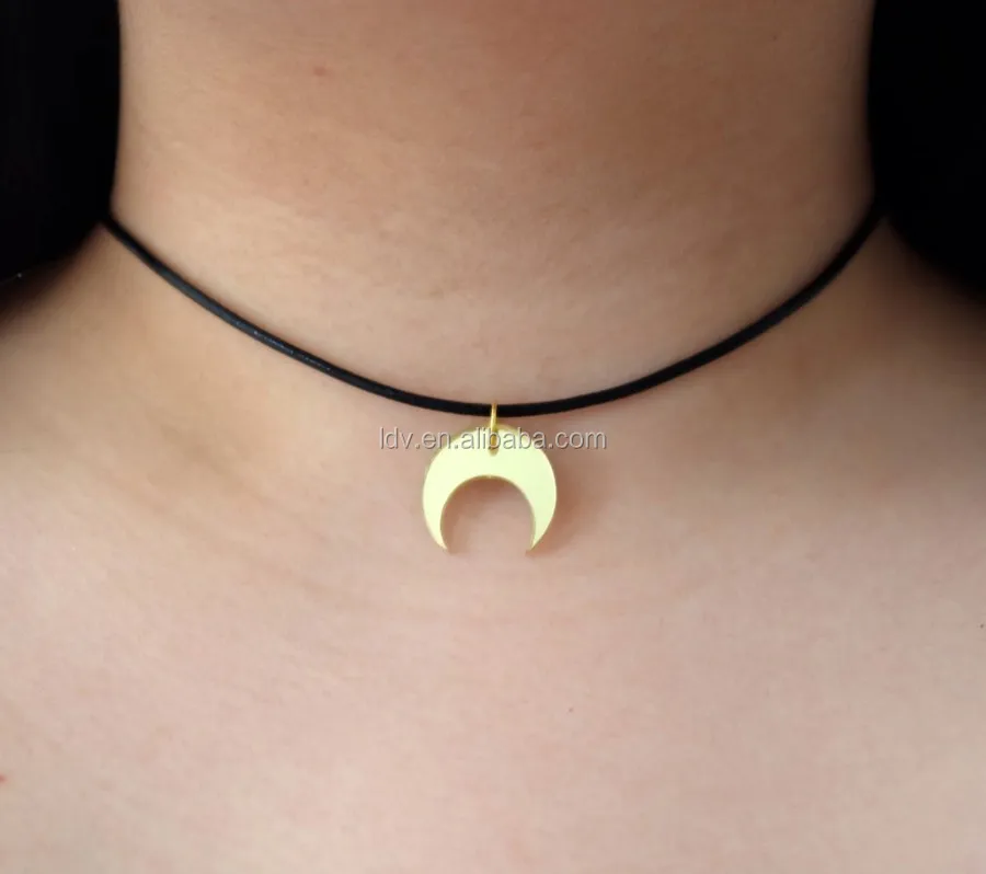collier lune a l'envers collier lune a l'envers