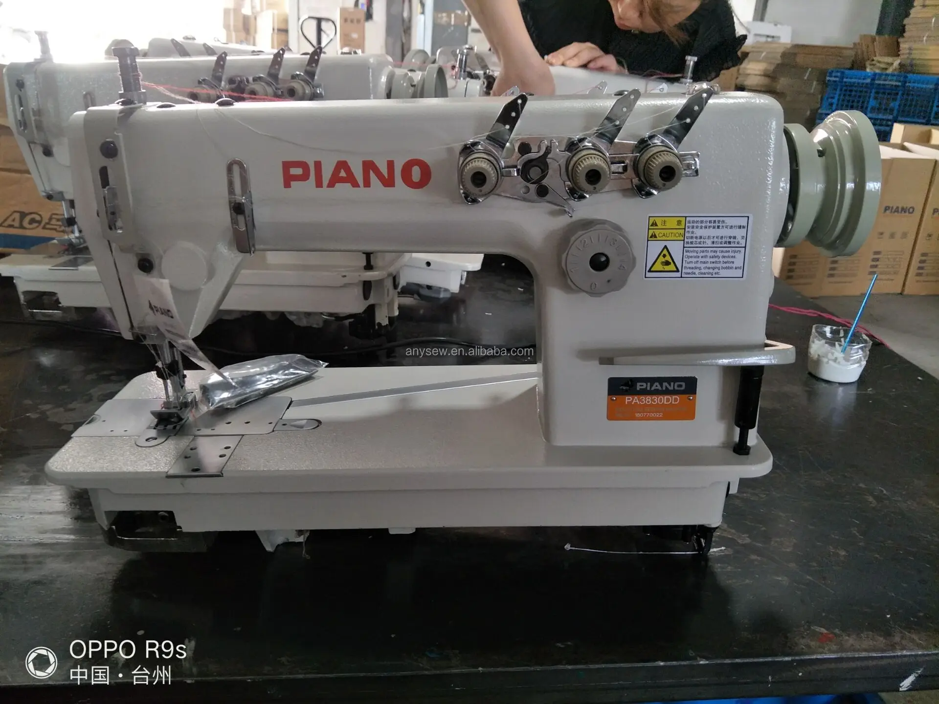 Pa3903n Flat Bed 3 Needle Chain Stitch Sewing Machine Three Needle