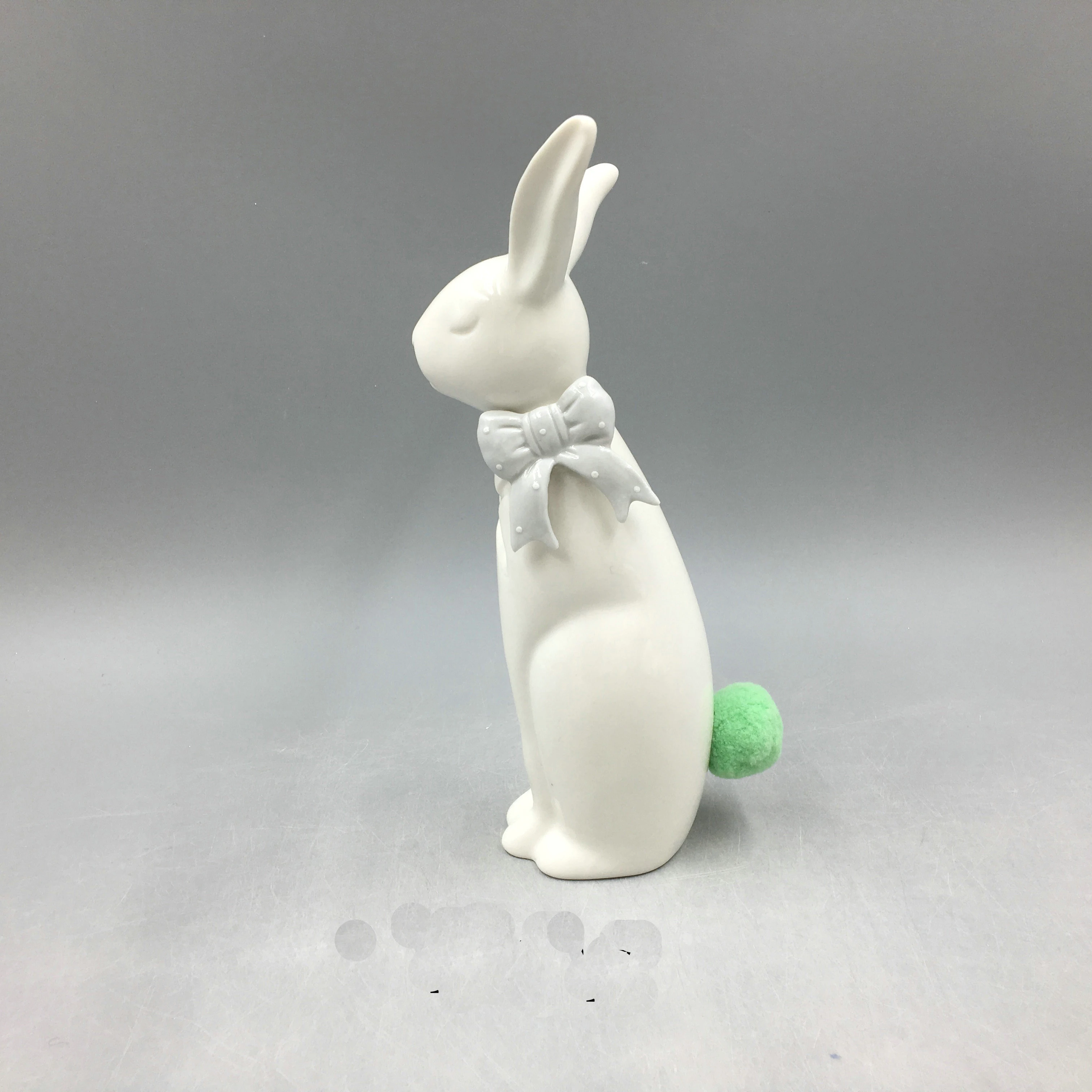Фарфор кролик. Дизайнерские фарфоровые кролики. Кролик фарфоровый белый солонка. Кролик фарфоровый на елку. Пасхальный кролик фарфоровый купить.