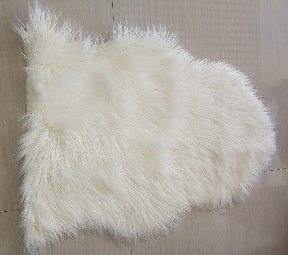 亚马逊最畅销的 45 x 45厘米白色人造兔子毛皮坐垫家居装饰垫套