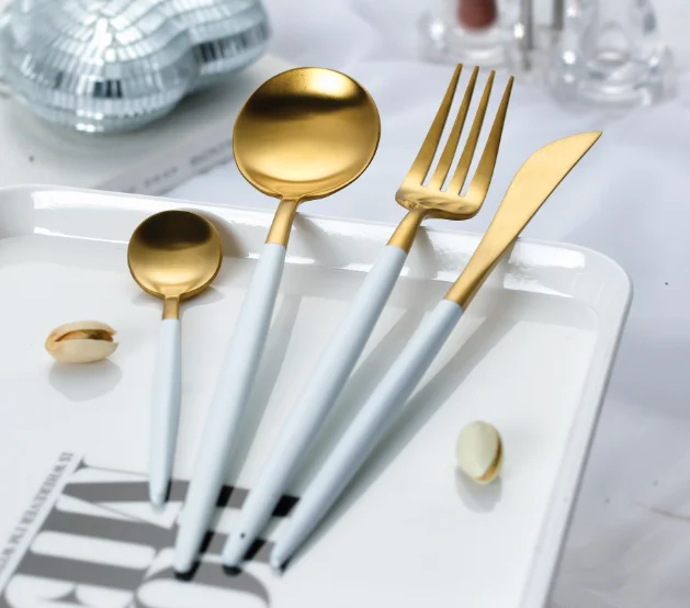 Popular Modern Luxury stainless steel fork and spoon dinner set for 12Pcs golden cutlery set dinnerware supplier