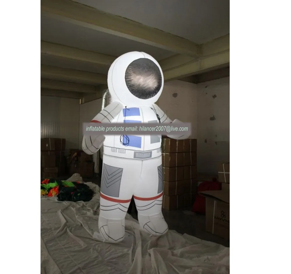 Гига скафандр мод 4. Шар скафандр. Скафандр из шара. Надувной костюм Космонавта. Космический костюм из шариков.