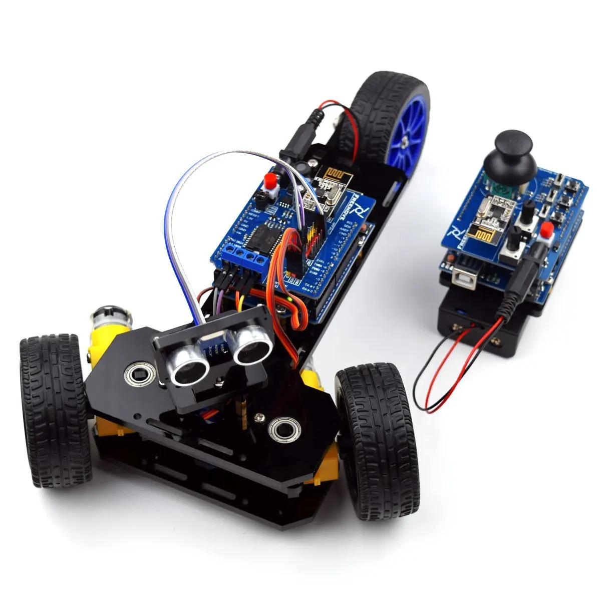 На машину на пульте управления колеса. Машинка на ардуино уно. Robot car Kit for Arduino uno. Машинка на радиоуправлении на ардуино. Smart car Arduino.