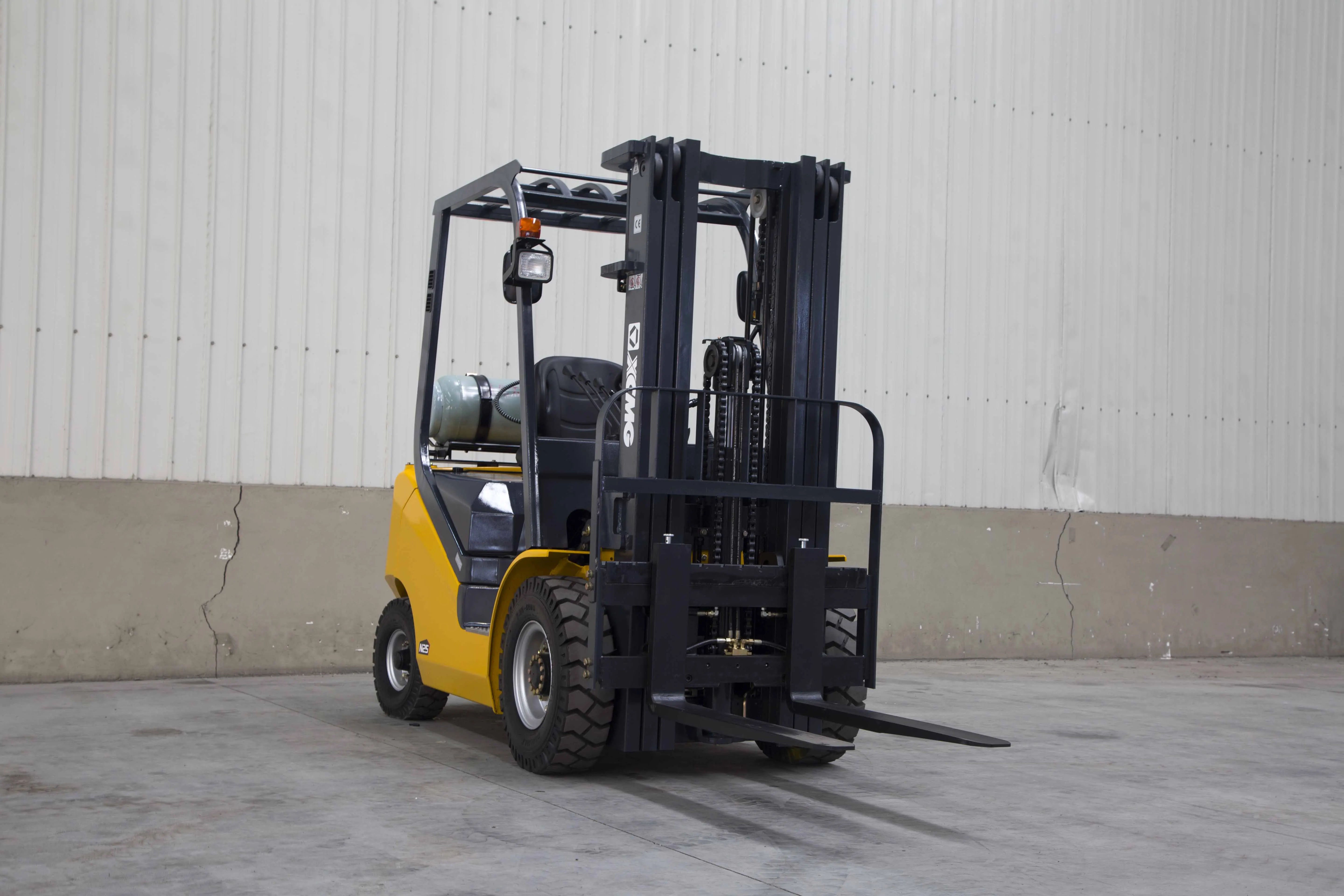 XCMG forklift FGL25T-JA_3.JPG