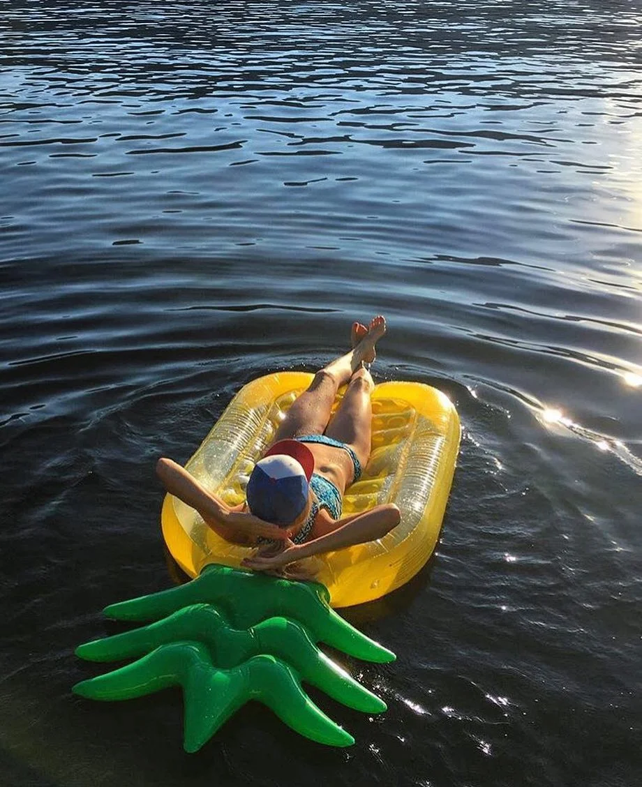 pretzel pool float