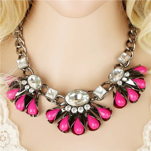 Wholesale Handmade Crystal Imitation Pearl Cluster Bib Chunkys Necklace