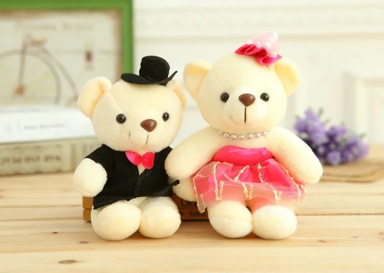 girl and boy teddy bears