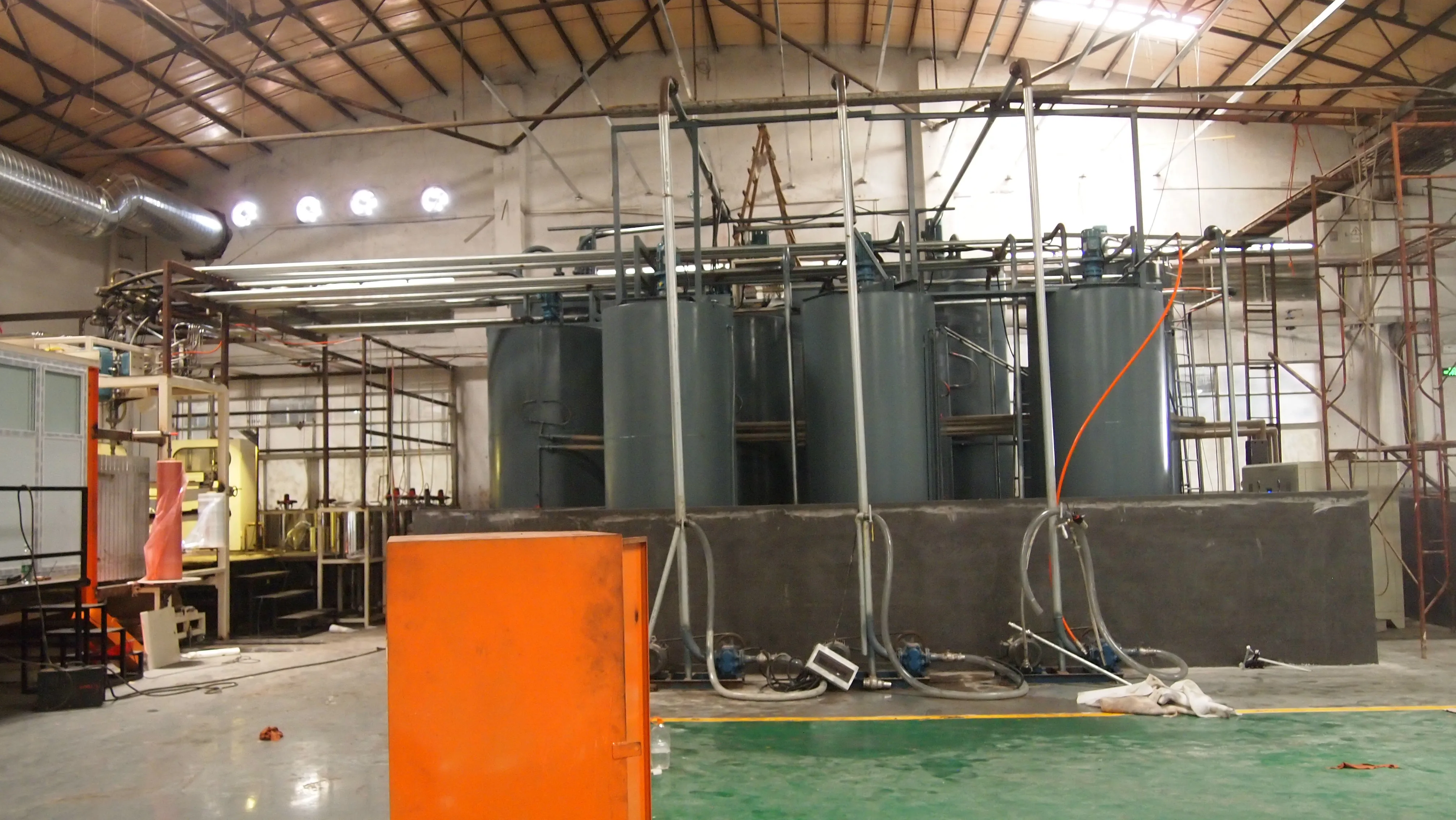 3.Big material tank 1.JPG